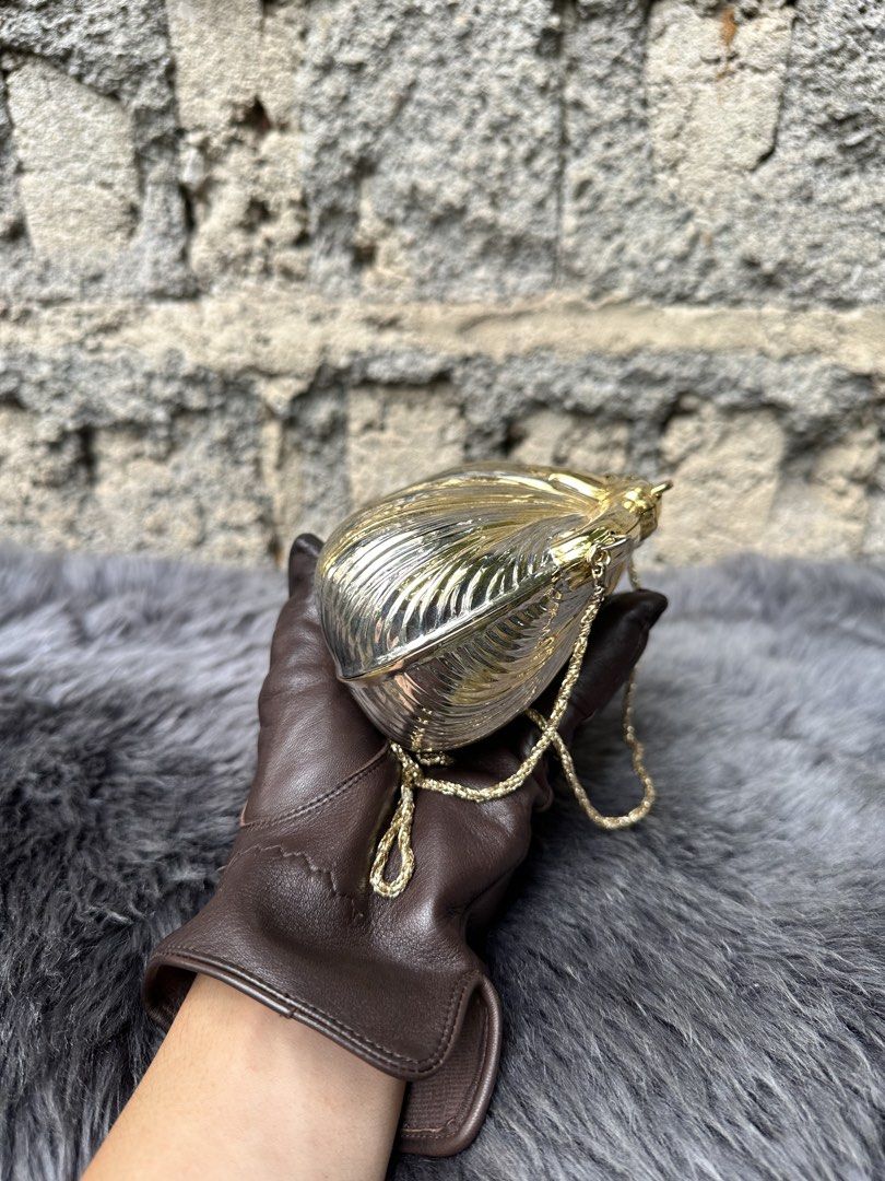 Metal Cute Two toned Purse (Category: Purses & Pouches) located in Cagayan de Oro. Submitted by kjcartier26 (Listing ID 1460891053, Image 3). Description: Flawless, Clean, Elegant. ✨❤️.
