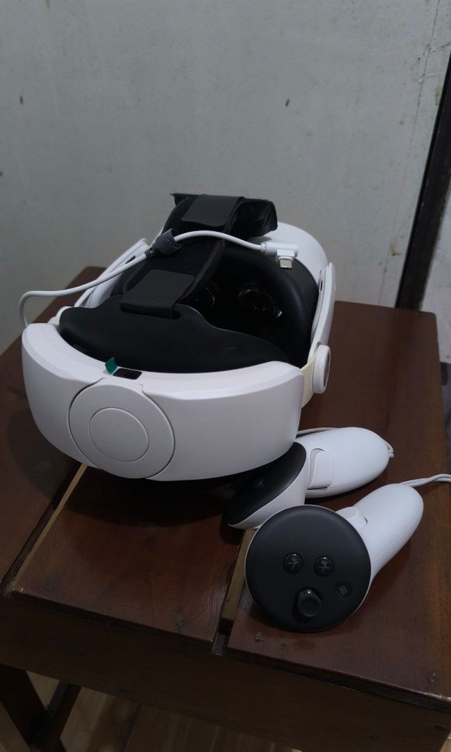 Metaquest Virtual Reality S3 (Category: Other Gadgets) located in Manila. Submitted by idelgarmentsssss (Listing ID 1460716305, Image 3). Description: For sale Metaquest vr S3 128gb no issue, napanalunan sa raffle last december 2025 used for a few occassions slightly nego meet ups only around Calamba and Los Baños Laguna.