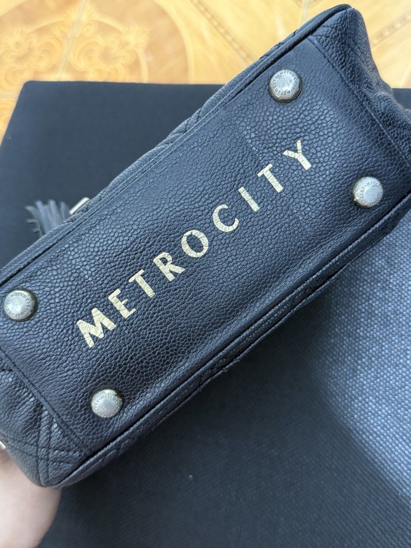 Metrocity Shoulder Bag (Category: Cross-body Bags) located in Manila. Submitted by rushiruuu (Listing ID 1460853879, Image 3). Description: .