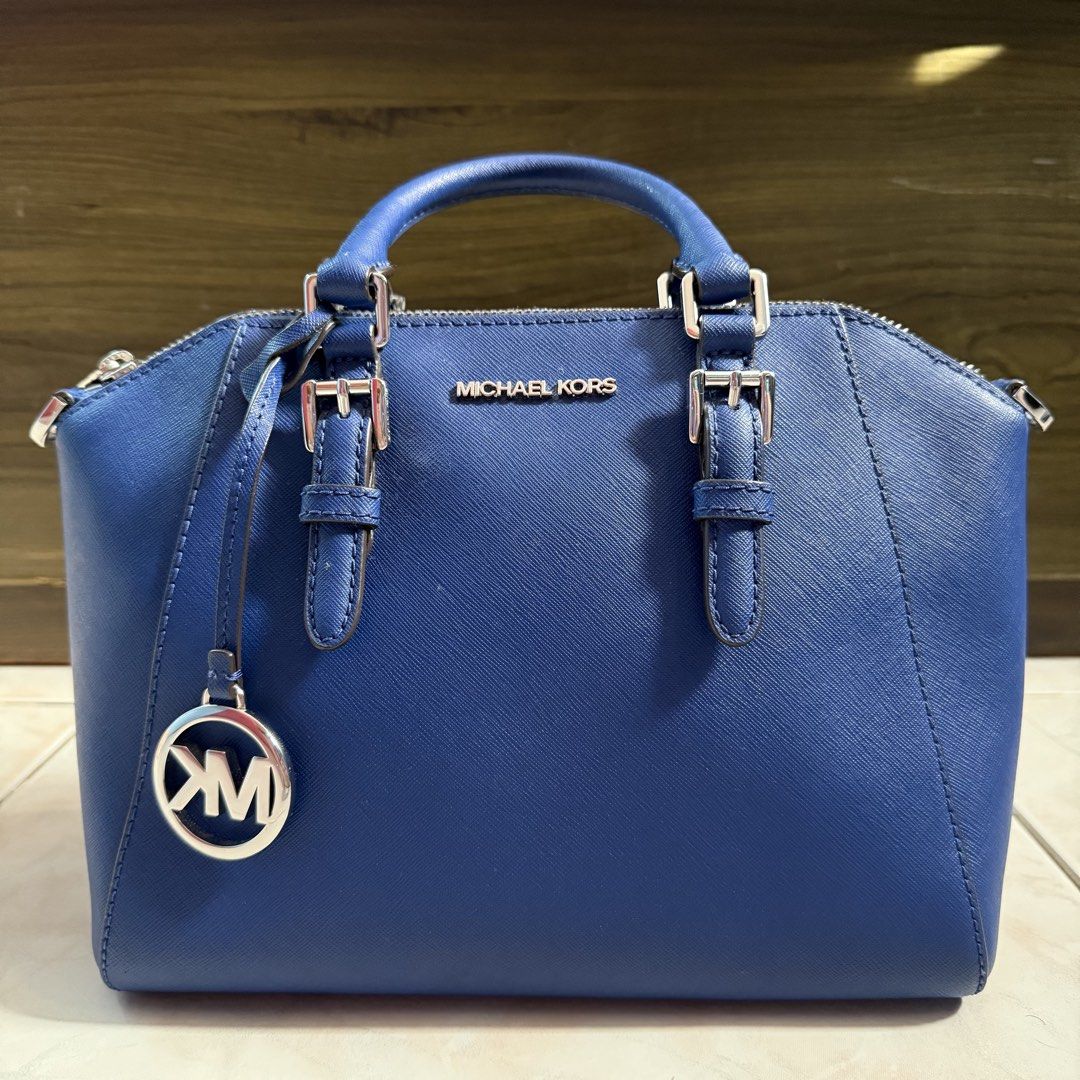 Michael Kors messenger bag (w/ sling) (Category: Cross-body Bags) located in Bulacan. Submitted by jujinnn0614 (Listing ID 1460793208, Image 1). Description: Good as new.