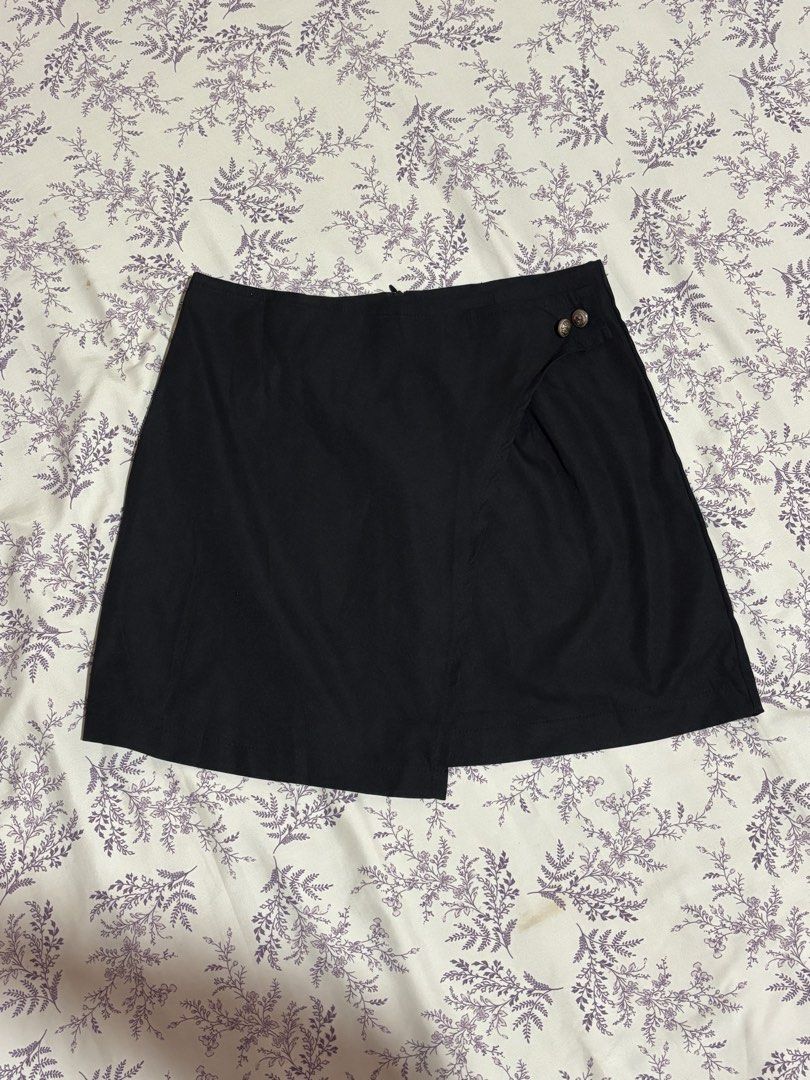 MINI SKIRT (Category: Skirts) located in Iba. Submitted by byshannenkeith (Listing ID 1460887411, Image 1). Description: SIZE MEDIUM 26-27 MESSAGE ME FOR “when worn” photos.