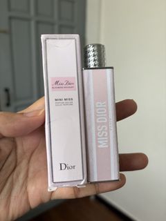 (Category: ) located in . Submitted by katmandulovesmakeup (Listing ID 1460721757, Image 1). Description: .