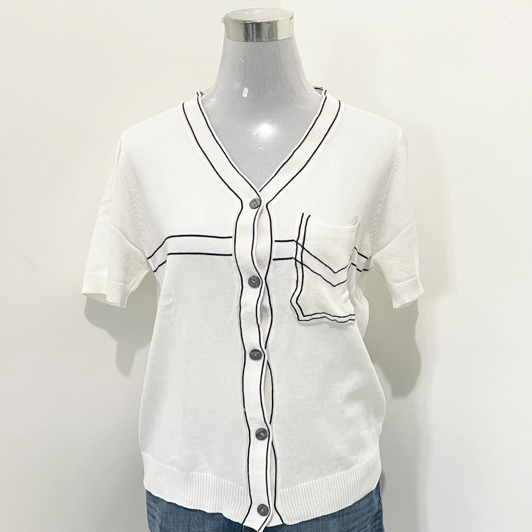 M-L Buttondown Classy Knitted Tops (Category: Blouses) located in Bacolor. Submitted by chicn_classy (Listing ID 1460715967, Image 3). Description: .