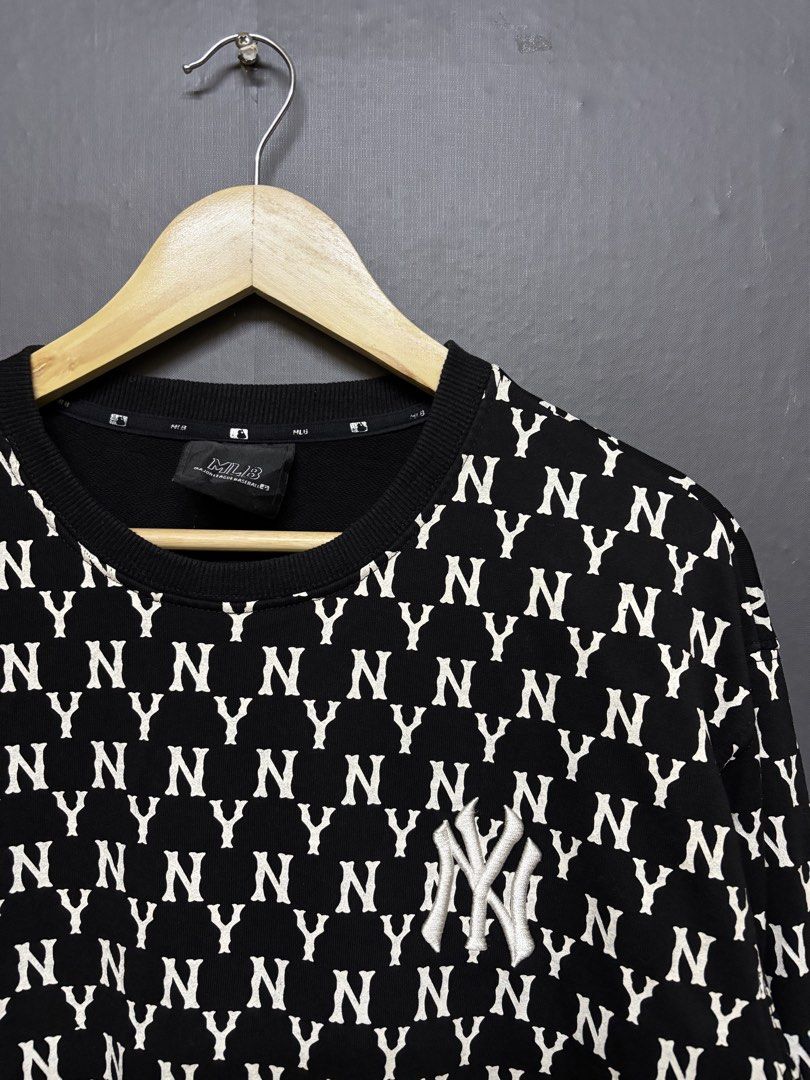 MLB AOP (Category: Coats, Jackets and Outerwear) located in Cavite. Submitted by staythrifted.23 (Listing ID 1460813081, Image 2). Description: Size : Medium on 🏷️ Large to XL Best fit ( via dimes ) Dimes : L 26 W 23 Sleeve length 24.5 Condition : Like new Color rate : 10/10 Washed and ready to wear Issue : None Loc. Cavite We ship nationwide Payment first .