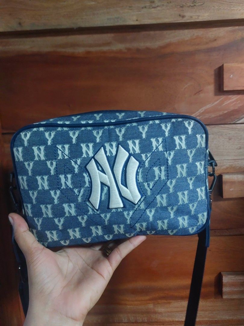 MLB CAMERA BAG (Category: Cross-body Bags) located in Cagayan de Oro. Submitted by lj100614 (Listing ID 1460748768, Image 2). Description: MLB CAMERA BAG UKAY/PRELOVED IN GOOD CONDITION.