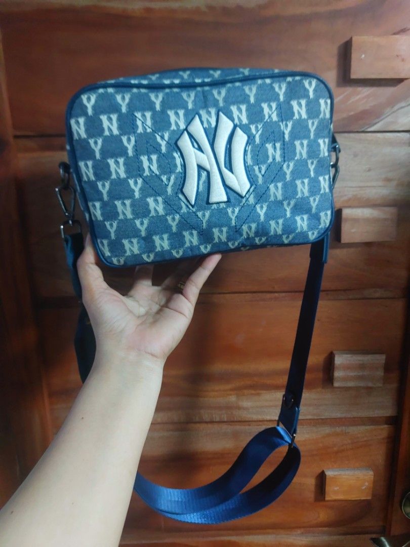 MLB CAMERA BAG (Category: Cross-body Bags) located in Cagayan de Oro. Submitted by lj100614 (Listing ID 1460748768, Image 3). Description: MLB CAMERA BAG UKAY/PRELOVED IN GOOD CONDITION.