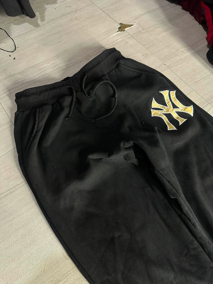 MLB NY JOGGER PANTS (Category: Joggers) located in Manila. Submitted by nb_thriftshop (Listing ID 1460898686, Image 2). Description: ny jogger pants waist 20 to 30 length 36 thigh 12 no issue washed.