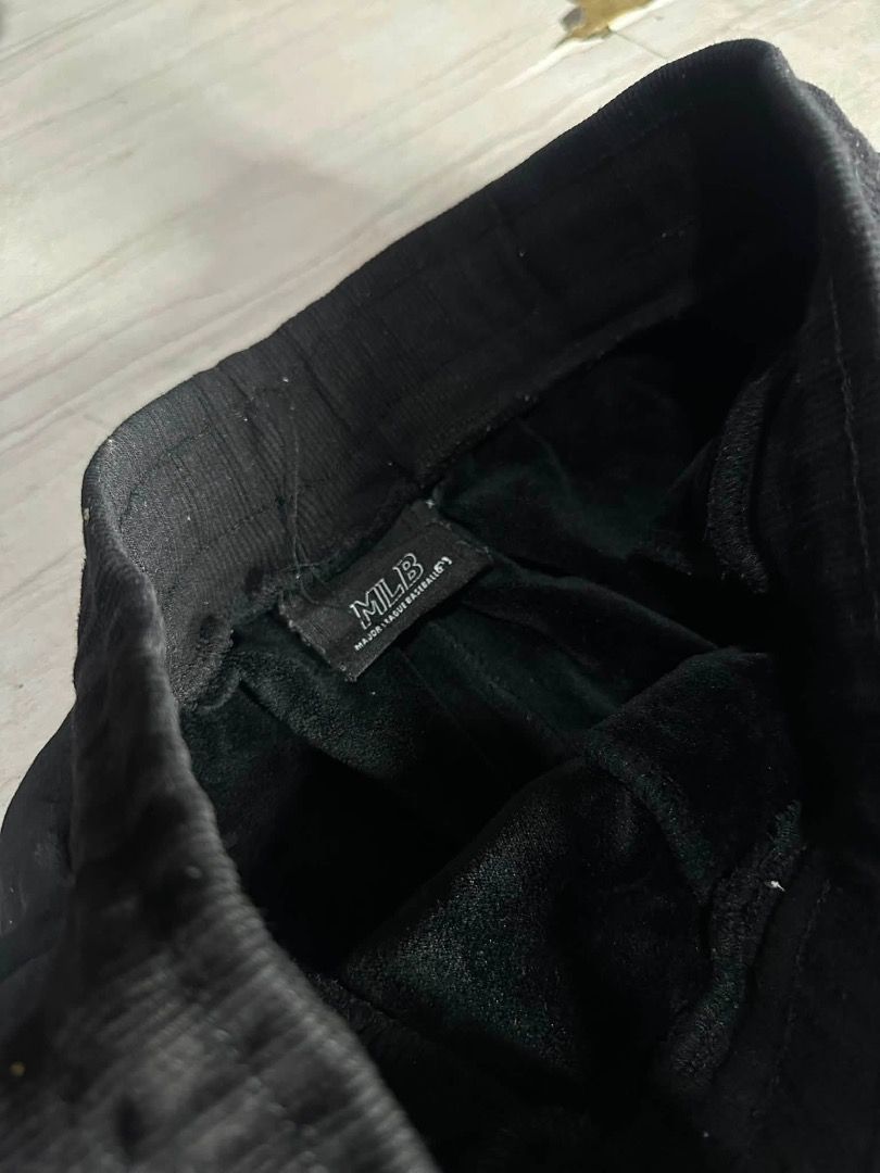 MLB NY JOGGER PANTS (Category: Joggers) located in Manila. Submitted by nb_thriftshop (Listing ID 1460898686, Image 3). Description: ny jogger pants waist 20 to 30 length 36 thigh 12 no issue washed.