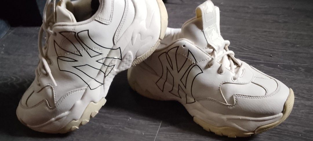 MLB unisex (Category: Dress Shoes) located in Bulacan. Submitted by changchang31 (Listing ID 1460768580, Image 1). Description: .