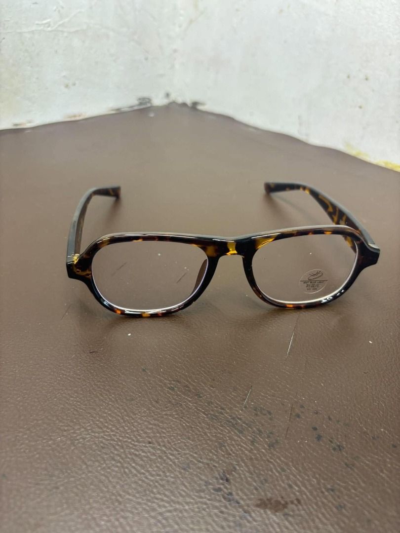 MM X Gentle Monster MM113 (Category: Packaged & Instant Food) located in Bacoor. Submitted by fafofa (Listing ID 1460850981, Image 3). Description: The Maison Margiela x Gentle Monster collaboration presents the eyewear brand's original designs incorporating threaded details of the Maison’s signature four stitches on the temple; the opposite of a label. Showcasing the brands' shared belief in experimental craftsmanship, the MM113 oversized glasse