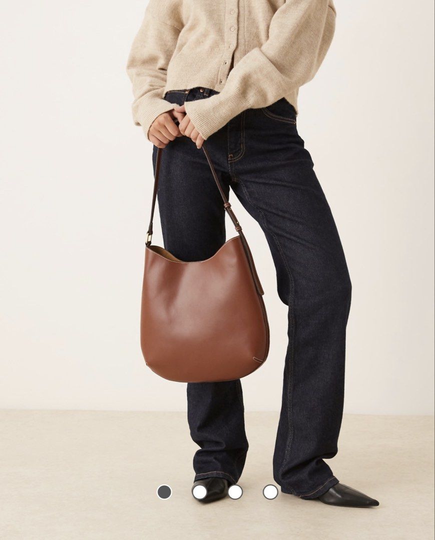 MNG Brown Leather Shoulder Bag (Category: Shoulder Bags) located in Manila. Submitted by d3clutterwithabg (Listing ID 1460808010, Image 2). Description: - Classic brown leather shoulder bag - Simple, single strap design - Spacious, unlined interior - Secure magnetic snap closure - Ideal for everyday use - Fits a lot of your essentials.