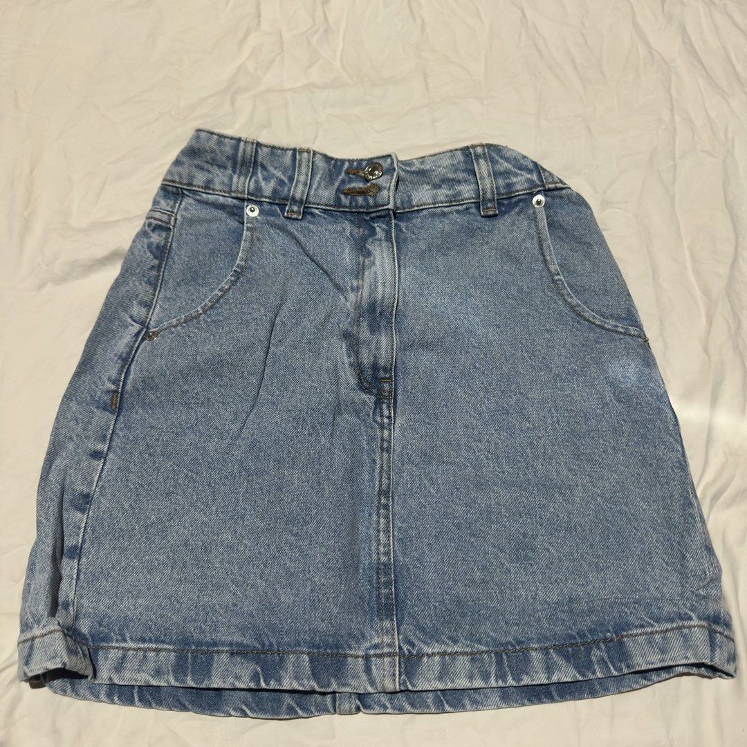 MNG Skirt (Category: Skirts) located in San Pascual. Submitted by aesthea_closet (Listing ID 1460869797, Image 1). Description: .