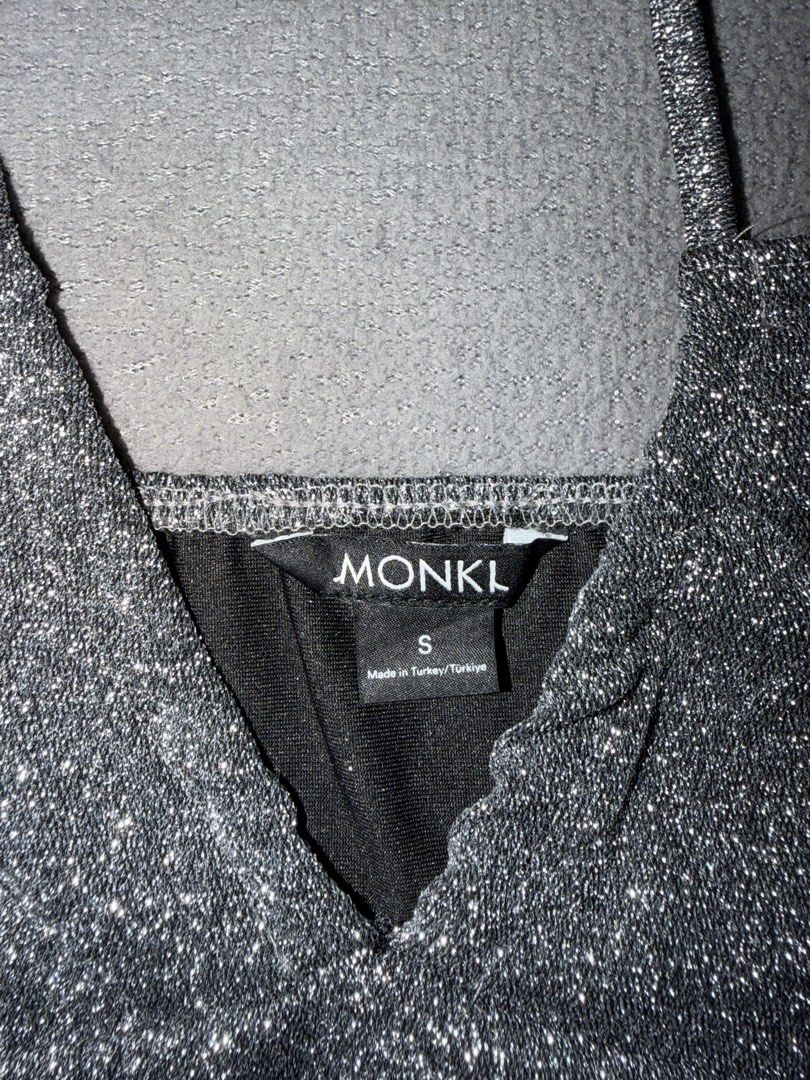 Monki Silver Glitter Halter Neck Top (Category: Sleeveless) located in Quezon City. Submitted by spicycalimaki (Listing ID 1460766084, Image 2). Description: - size S - last price posted 🏷️ zara h&m mango uniqlo cotton on urban revivo bershka pull & bear love bonito editors market shein tiktok.