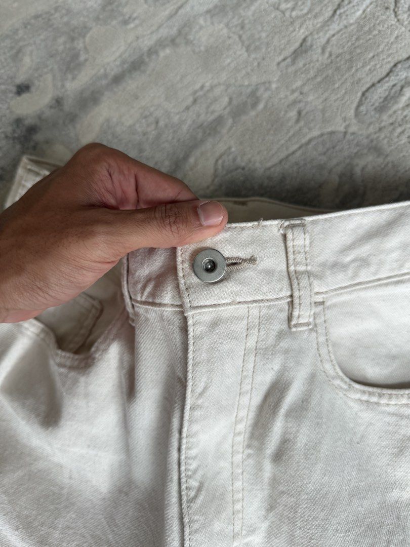 MUJI White Jeans (Category: Jeans) located in Manila. Submitted by handoverfist (Listing ID 1460755963, Image 3). Description: .