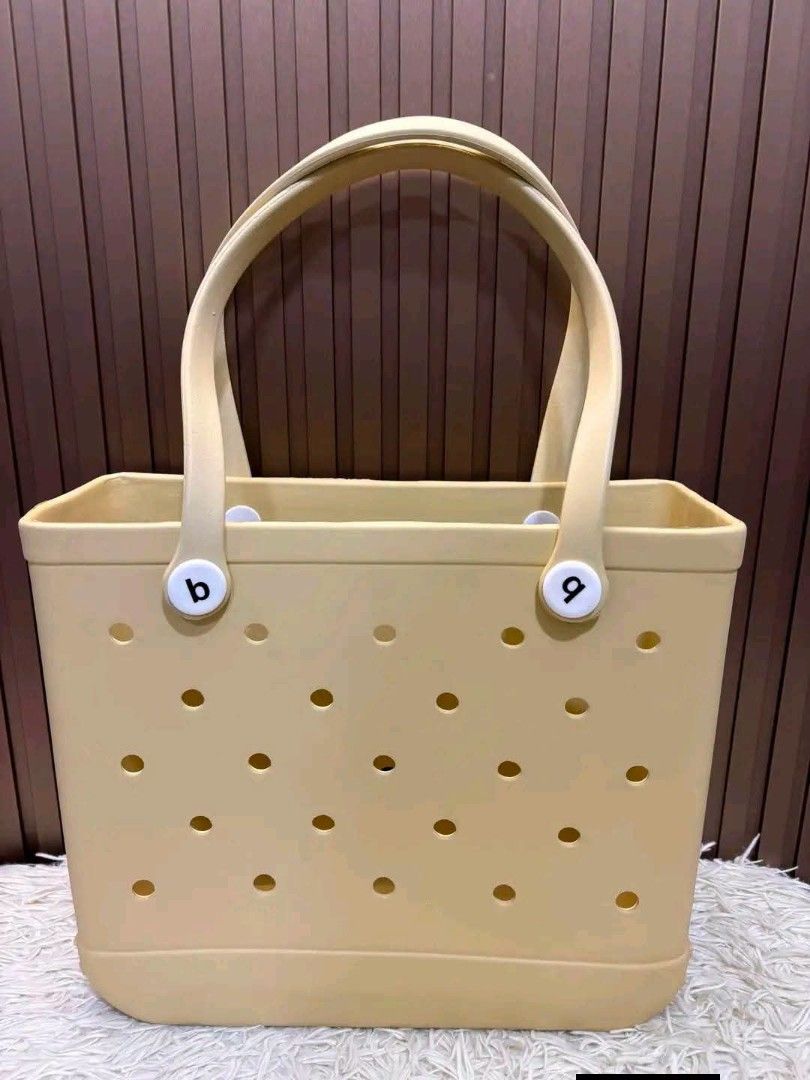 MULTI PURPOSE RUBBER BAGS (Category: Tote Bags) located in Baguio. Submitted by ellromavariety (Listing ID 1460902876, Image 2). Description: MULTIPURPOSE BAG ✅Durable ✅Waterproof ✅Super easy to clean Colors available: 🖤 Classic Black 🩷 Soft Pink 💛 Pastel Yellow 🤍 Clean White 📩 DM us to order yours today! Limited stocks only! 🛍️ DA: Baguio City/ La Trinidad 📍Open for shipping via JNT courier payment first w/ sf 📌 Credits to the rightful o