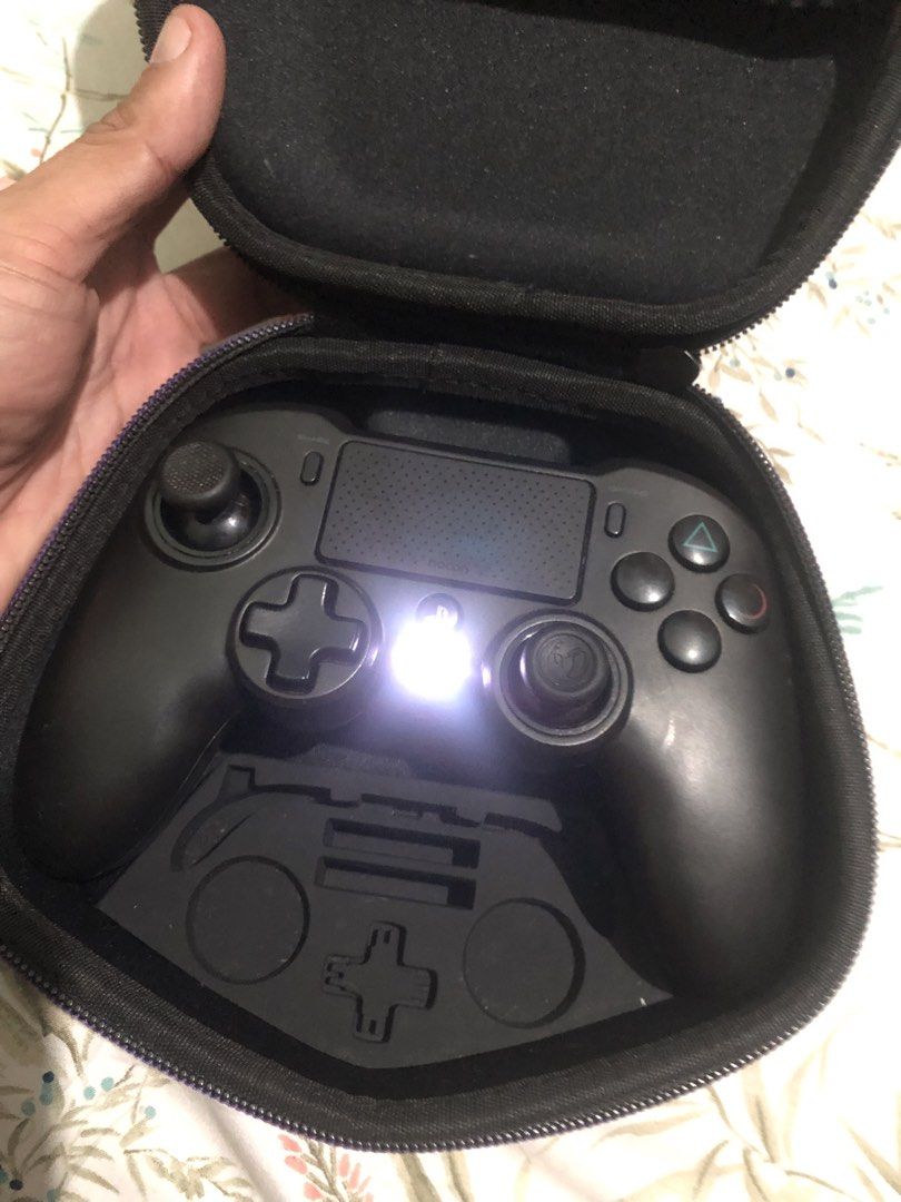 Nacon BB4487 PS4 wireless controller with hard case cover (Category: Controllers) located in Quezon City. Submitted by markgolveo (Listing ID 1460813016, Image 2). Description: Nacon BB4487 PS4 wireless controller with hard case cover Slightly loose left analog stick but does not have ghosting movements Some Faded button prints Unit only no cables Good battery life.