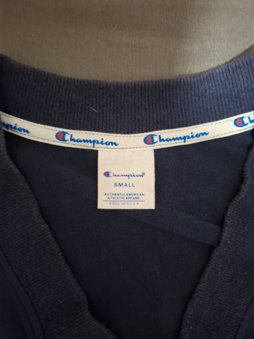 navy blue Champion button-up cardigan (Category: Coats, Jackets and Outerwear) located in Bacoor. Submitted by manilasena (Listing ID 1460901013, Image 2). Description: Champion Cardigan Size Small on tag but can fit to Medium.