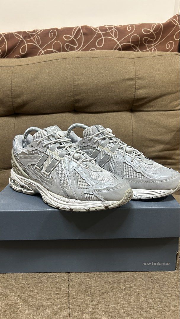 New Balance 1906D Protection Pack (Category: Casual Shoes) located in Manila. Submitted by juju0nthebeat (Listing ID 1460914197, Image 1). Description: New Balance 1906D Protection Pack - Silver Metallic US Men's 9.5 used no issues, no seps needs cleaning w box and original laces rfs: declutter loc: paco.