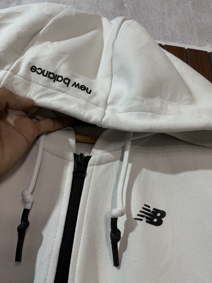 New Balance Full zip hoodie (Category: Announcements) located in Davao. Submitted by chrstphr_dln (Listing ID 1460861699, Image 3). Description: EXCELLENT CONDITION SIZE:M DIMENSIONS:21x26 .