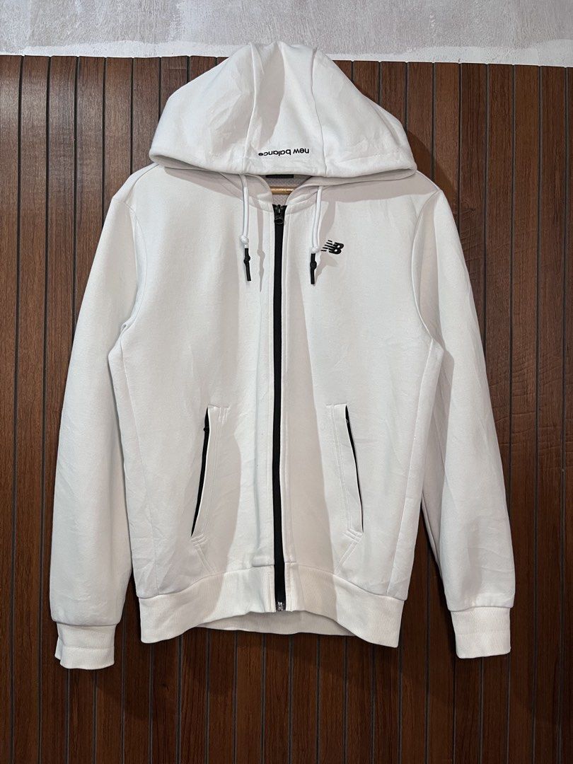 New Balance Full zip hoodie (Category: Announcements) located in Davao. Submitted by chrstphr_dln (Listing ID 1460861699, Image 2). Description: EXCELLENT CONDITION SIZE:M DIMENSIONS:21x26 .