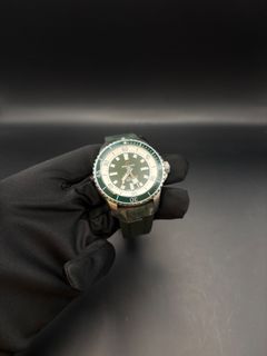(Category: ) located in . Submitted by watchesbyalif (Listing ID 1460800230, Image 1). Description: .