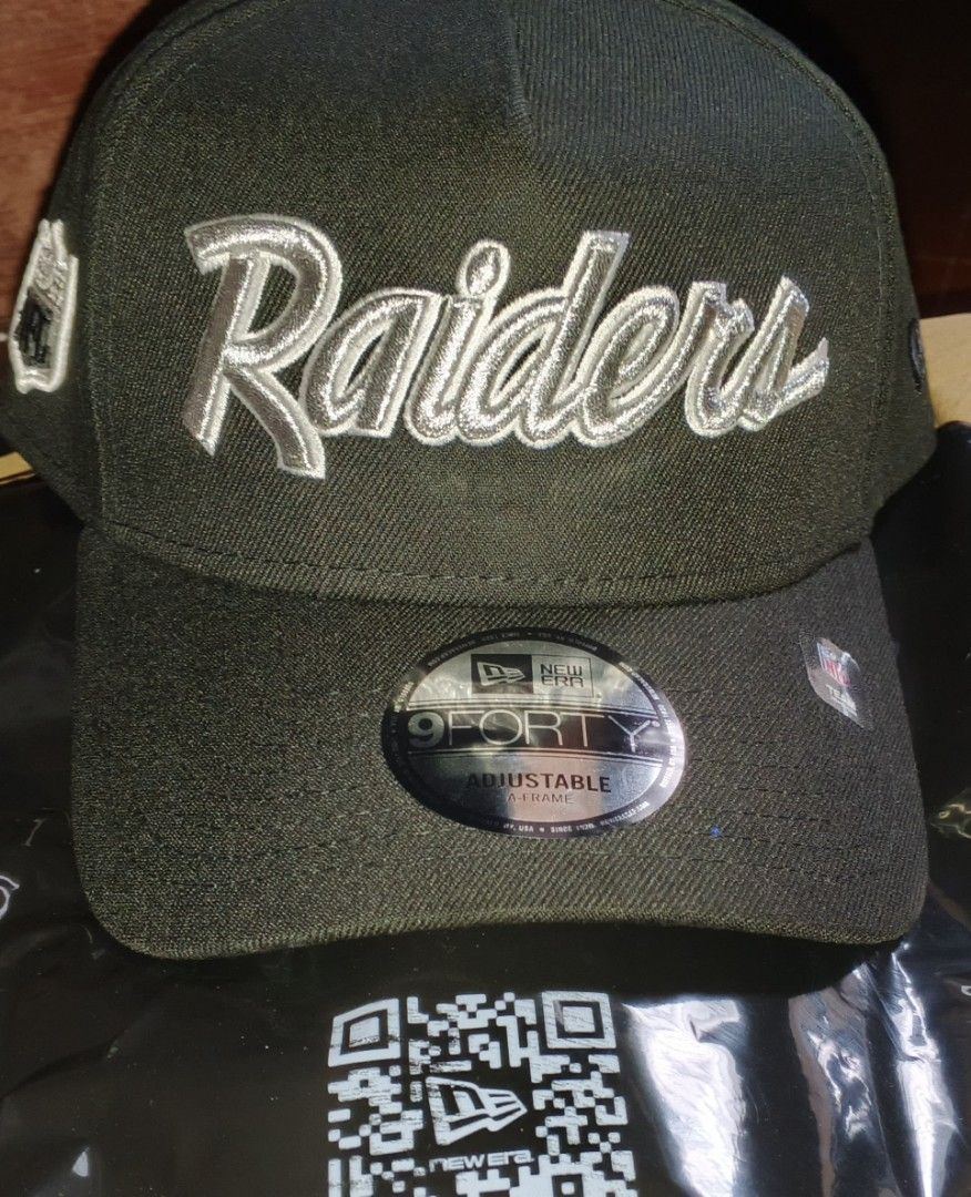 New Era 9FORTY Raiders Adjustable Cap (Category: Caps & Hats) located in Alicia. Submitted by salecloud_74adf4 (Listing ID 1460835819, Image 1). Description: - black New Era 9FORTY cap - Silver embroidered Raiders logo on front - Adjustable strap for a comfortable fit - NFL team patch on the side - Ideal for Las Vegas Raiders fans.