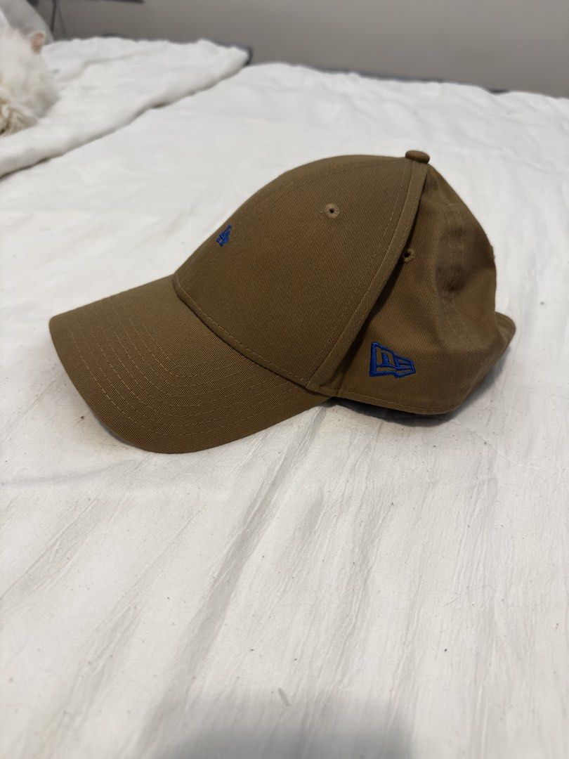 New Era LA Dodgers Baseball Cap (Category: Caps & Hats) located in Marikina City. Submitted by daintyaesthetics (Listing ID 1460811988, Image 2). Description: - Brown New Era cap - Features embroidered LA Dodgers logo in blue on the front - New Era logo on the side - Adjustable strap at the back - Ideal for everyday wear.