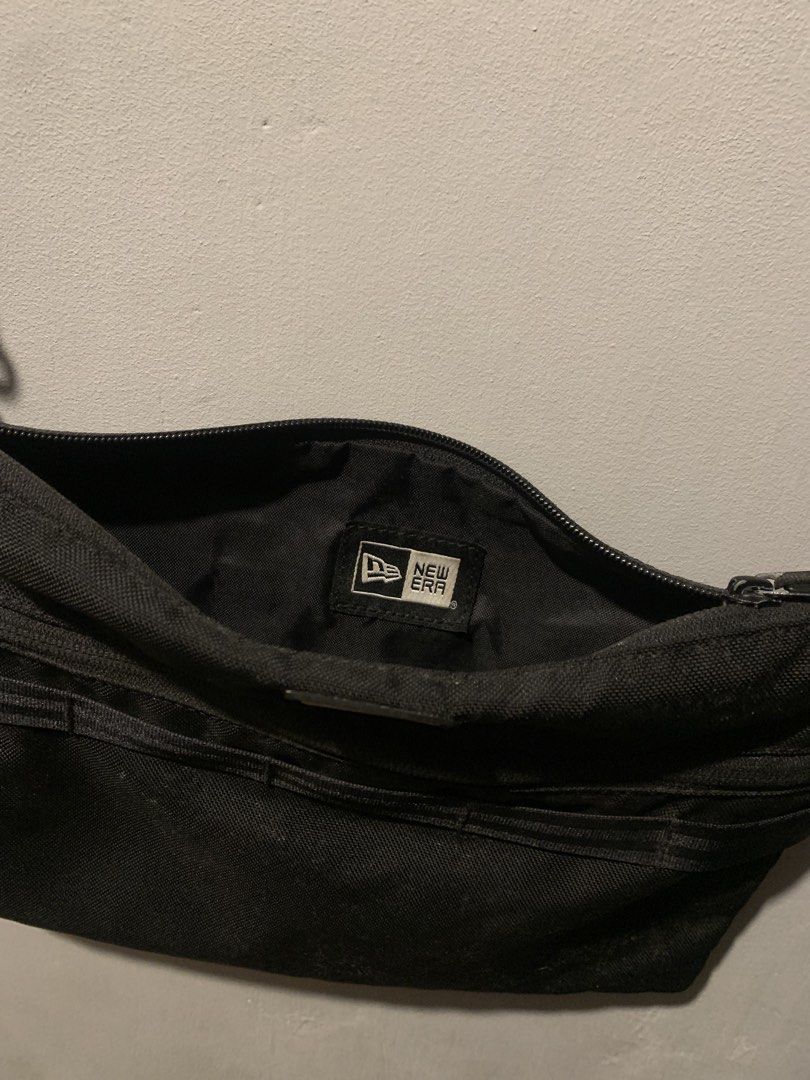 New Era Sling Bag (Category: Sling Bags) located in Manila. Submitted by y3.thrifts (Listing ID 1460779497, Image 3). Description: Authentic/Original sign of usage only nego .
