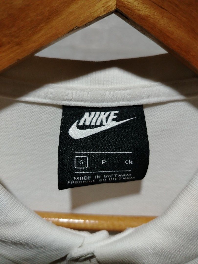 Nike (Category: Tshirts & Polo Shirts ) located in Victoria. Submitted by 2017thrifter (Listing ID 1460720642, Image 3). Description: Details on Pic Mindoro loc Can ship nationwide.
