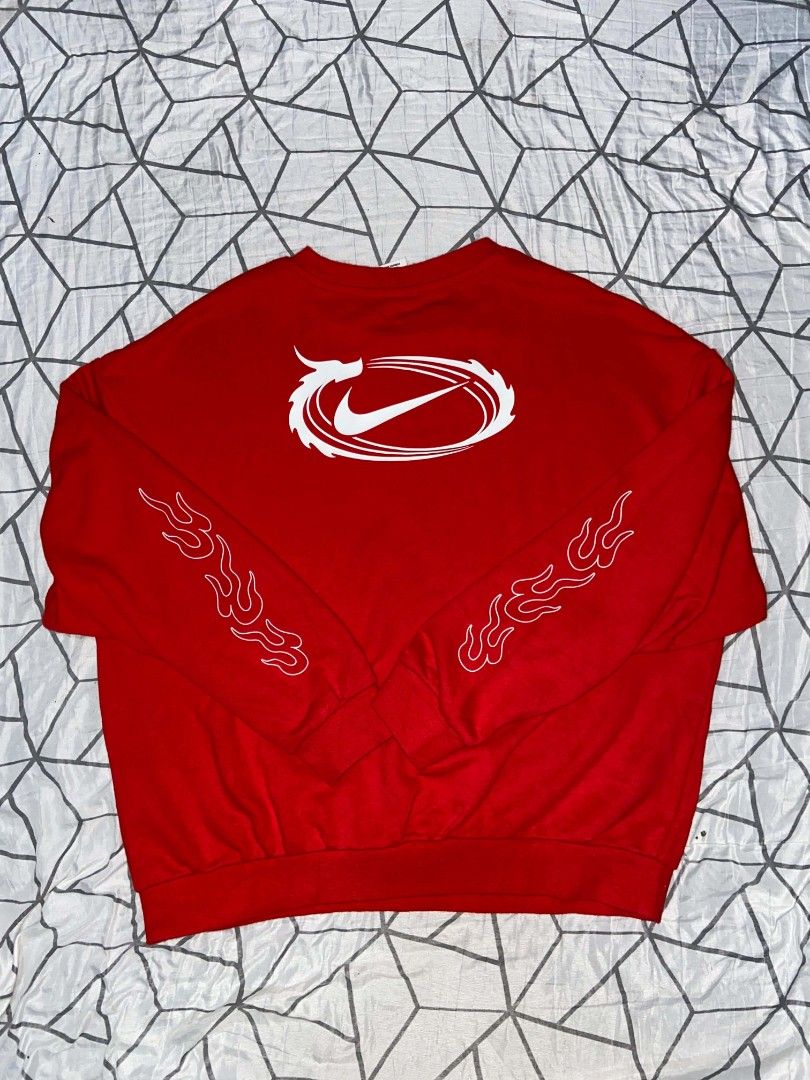 NIKE (Category: Hoodies) located in Antipolo. Submitted by goods_thrift (Listing ID 1460909100, Image 3). Description: Dimension W23/L24 Boxy type Excellent condision As-new colorate 9.5/10 no issue.