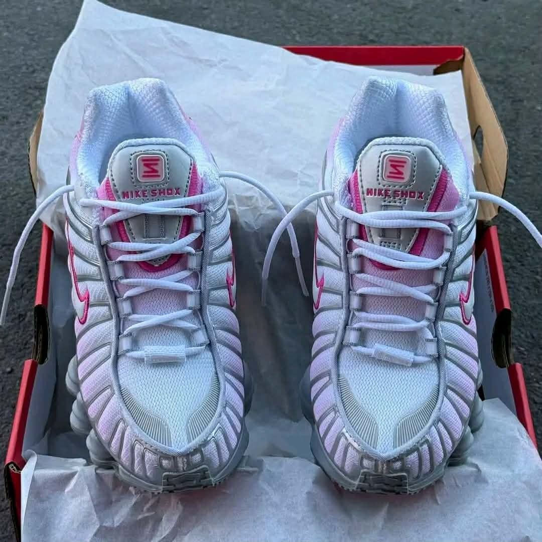 Nike Air max Shoxs TL 🥵 (Category: Sneakers) located in Manila. Submitted by josier_181 (Listing ID 1460730661, Image 2). Description: Pm for more details📩 I can provide Cash On Delivery or gcash payment along metro Manila some parts of Luzon other place like province cod or cop Via Lbc, J&t, Jr's. If that's not what's delivered Please return it to the rider. Thank you and Godbless 🙏🙏🙏🙏.