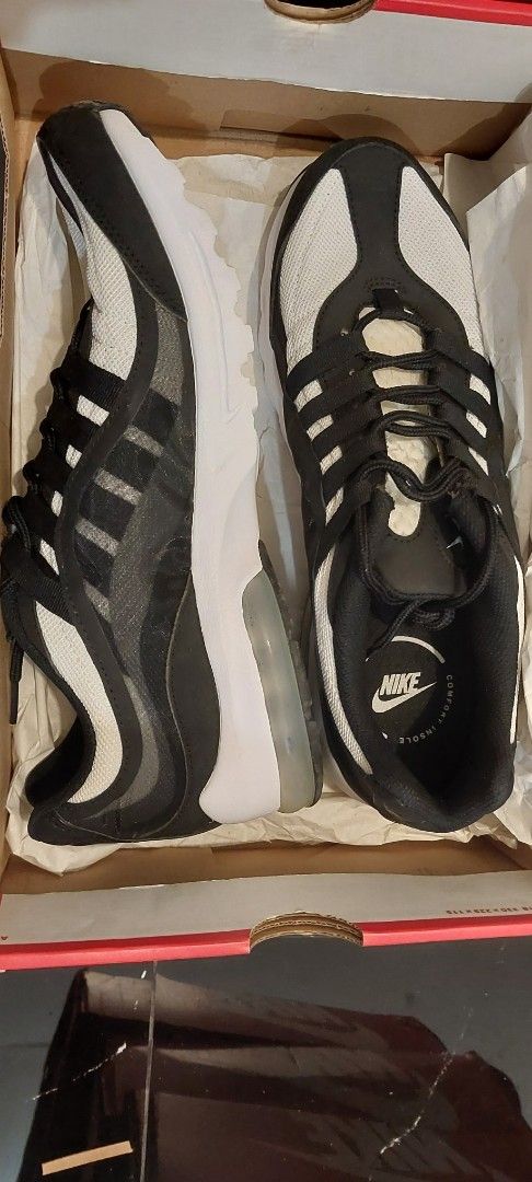 Nike Air Max US size 9.5 men (Category: Sneakers) located in Quezon City. Submitted by ShoesManila (Listing ID 1460904432, Image 2). Description: - Nike Air Max - Classic black and white colorway - Breathable mesh upper with synthetic overlays - Features a visible Air unit in the heel for comfort - Comes with the original box - Perfect for running or everyday casual wear.