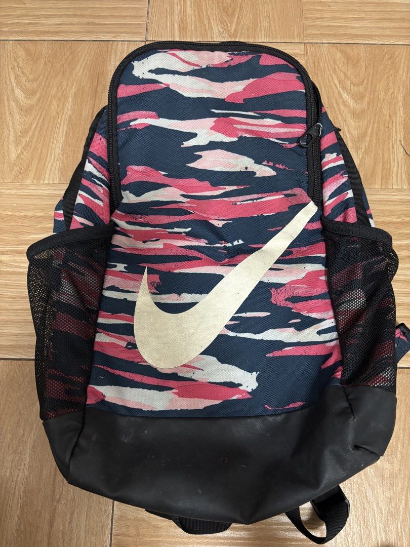 Nike Bag Pack (Category: Backpacks) located in Rizal. Submitted by jmcraftingphhandicrafts (Listing ID 1460843447, Image 1). Description: - Spacious interior - Classic and versatile design - No defects, flaws; Need Laundry only Rfs: Declutter; di na ginagamit 📍San Mateo Rizal.