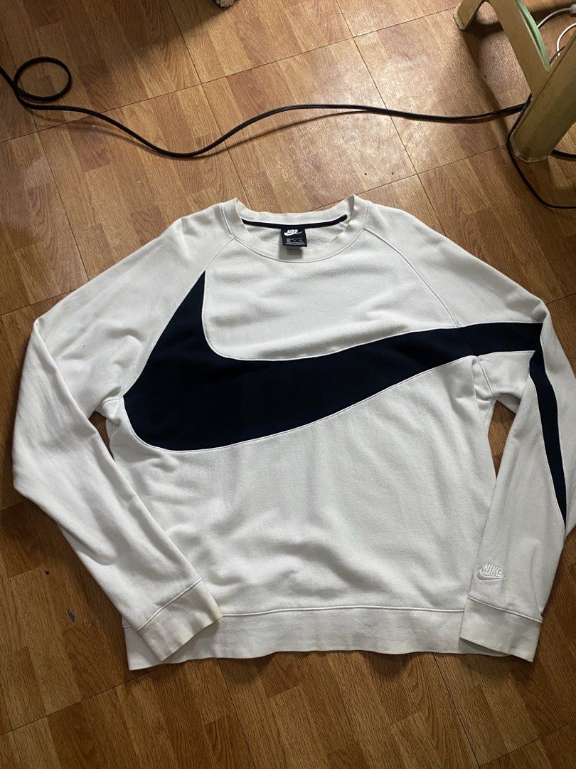 Nike Big Swoosh Crewneck (Category: Coats, Jackets and Outerwear) located in Cavite. Submitted by johnrey0315 (Listing ID 1460895331, Image 1). Description: 27 x 29 XL - XXL MINIMAL STAINS CR - 9.5 / 10 .