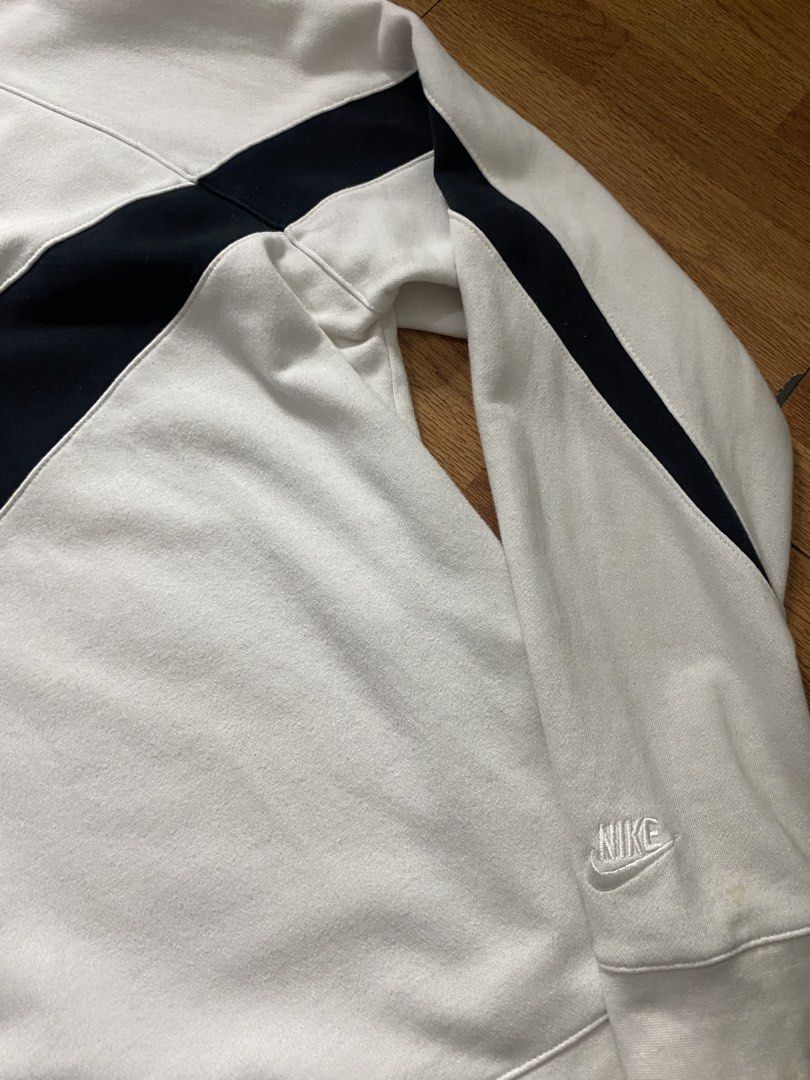 Nike Big Swoosh Crewneck (Category: Coats, Jackets and Outerwear) located in Cavite. Submitted by johnrey0315 (Listing ID 1460895331, Image 3). Description: 27 x 29 XL - XXL MINIMAL STAINS CR - 9.5 / 10 .