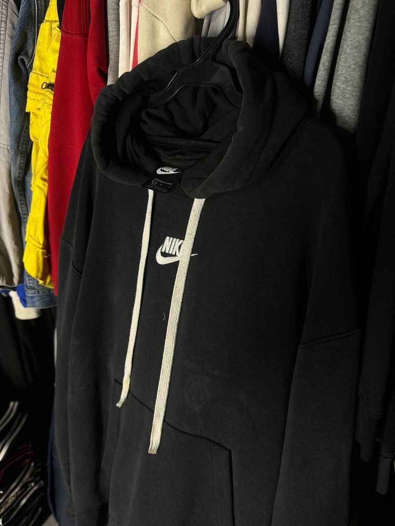 Nike Black Hoodie (Category: Hoodies) located in Manila. Submitted by nb_thriftshop (Listing ID 1460888818, Image 2). Description: n1ke hoodie medium to large issue : 1 pinhole ( unnoticable ) and sa 4th pic need wash .