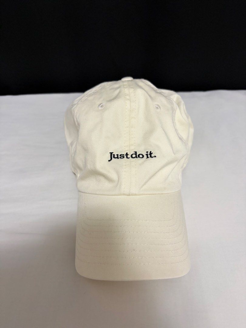 Nike Club Cap M/L (Category: Coats, Jackets and Outerwear) located in Valenzuela. Submitted by nextdoor_finds (Listing ID 1460875672, Image 3). Description: Brandnew never used washed only .