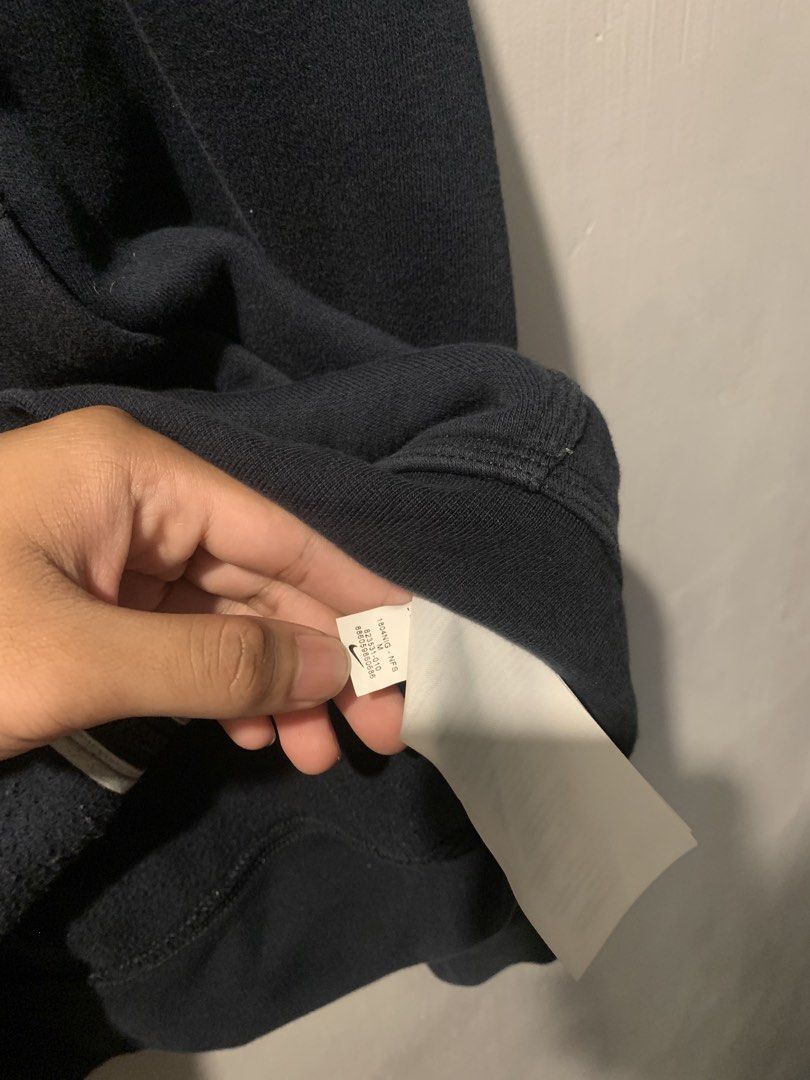 Nike Club Fleece (Category: Activewear) located in Manila. Submitted by y3.thrifts (Listing ID 1460780055, Image 3). Description: Size Medium- Large Dm for more details.