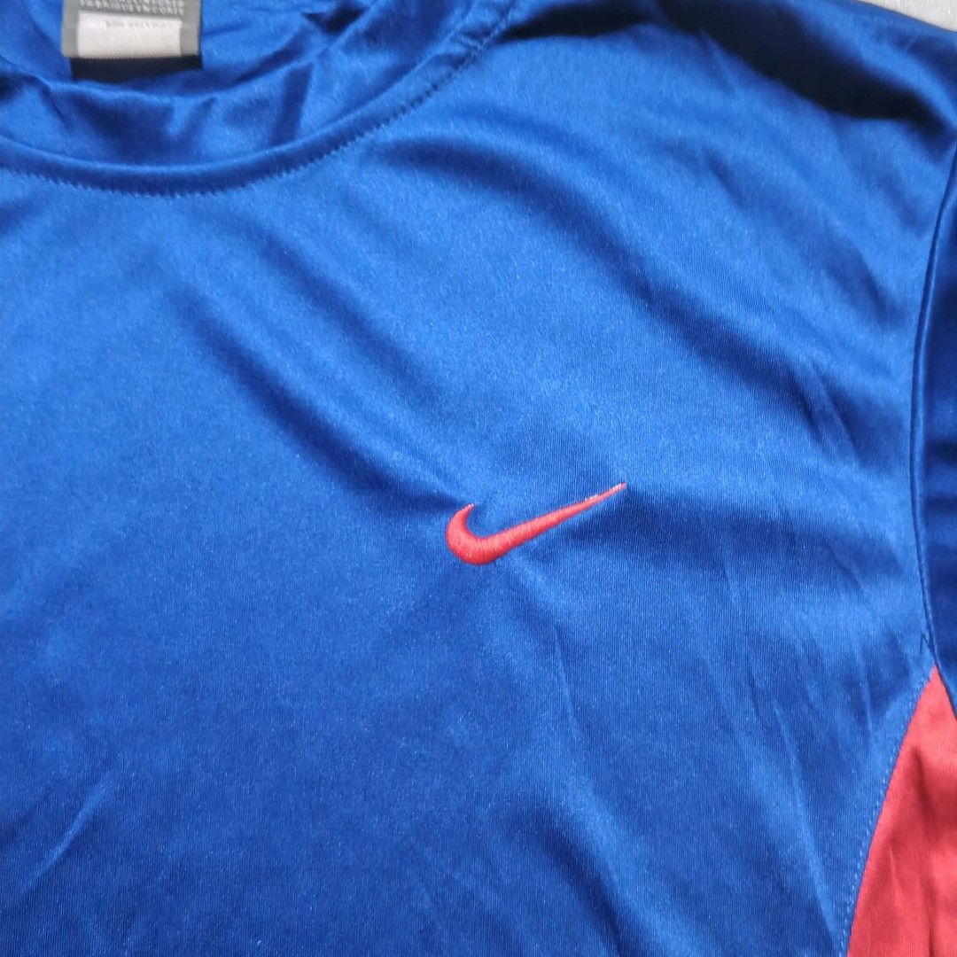 Nike Compression Blue (Category: Activewear) located in Manila. Submitted by thriftinefolife (Listing ID 1460842051, Image 2). Description: As New Condition No Issue Excellent Condition.