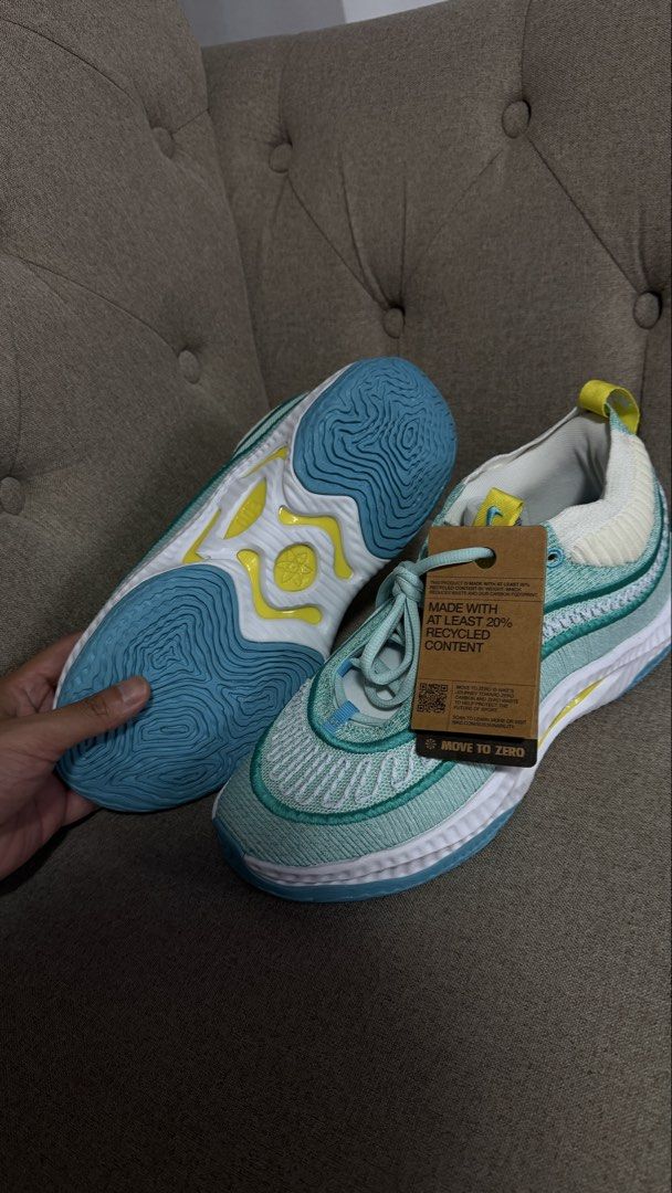 Nike Cosmic Unity 3 (Category: Sneakers) located in Makati City. Submitted by ray_sells (Listing ID 1460785368, Image 3). Description: - What you see is what you get. - Reason for selling: Decluttering. This shoe was given to my Dad from Dubai, you may check first if it's legit. I'm not sure also..