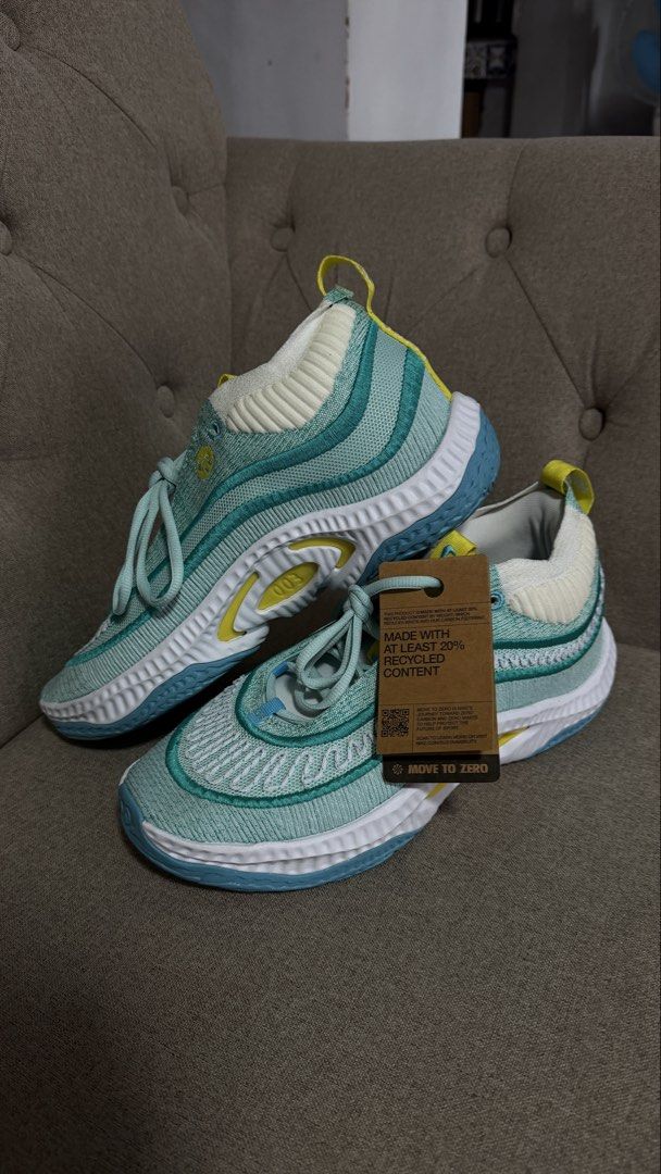 Nike Cosmic Unity 3 (Category: Sneakers) located in Makati City. Submitted by ray_sells (Listing ID 1460785368, Image 2). Description: - What you see is what you get. - Reason for selling: Decluttering. This shoe was given to my Dad from Dubai, you may check first if it's legit. I'm not sure also..