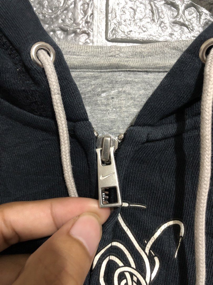 Nike Dragon Theme Hoodie (Category: Hoodies) located in Manila. Submitted by raremountain00 (Listing ID 1460902704, Image 2). Description: Authentic Excellent condition No issue.