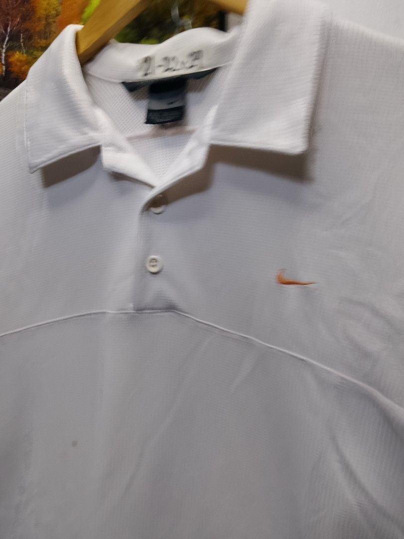 Nike dri fit polo (Category: Tshirts & Polo Shirts ) located in Valenzuela. Submitted by joshwrldselection (Listing ID 1460764773, Image 2). Description: large - xl excellent condition need wash only thrift..