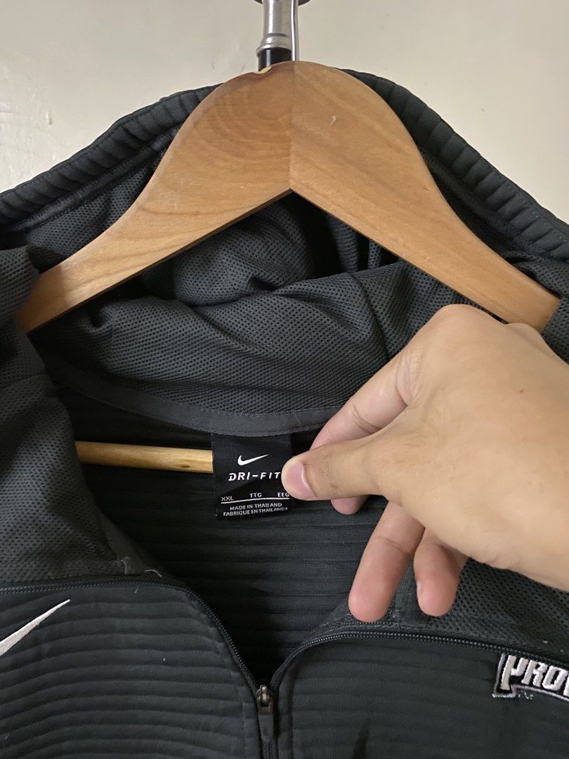 Nike dry-fit hoodie (Category: Coats, Jackets and Outerwear) located in Marikina City. Submitted by andreioruga (Listing ID 1460806617, Image 3). Description: size: XXL W 28 | L 26 | 17.5 color rate: 10/10 issue: none condition: excellent dm .