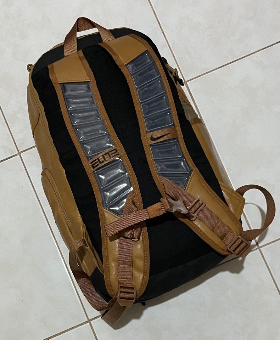 NIKE ELITE V4 LEATHER BACKPACK (Category: Backpacks) located in Cavite. Submitted by drip_syndicate (Listing ID 1460915731, Image 3). Description: -40 LITERS CONDITION: 9.5/10 COLOR RATE: 9.5/10 NO ISSUE .