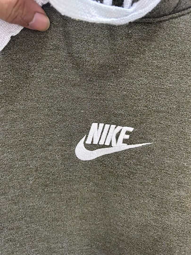 NIKE EMBRO LOGO (Category: Coats, Jackets and Outerwear) located in Caloocan City. Submitted by j3ngsanity (Listing ID 1460872417, Image 3). Description: MIN LINTS 21x28.5.
