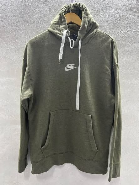 NIKE EMBRO LOGO (Category: Coats, Jackets and Outerwear) located in Caloocan City. Submitted by j3ngsanity (Listing ID 1460872417, Image 1). Description: MIN LINTS 21x28.5.