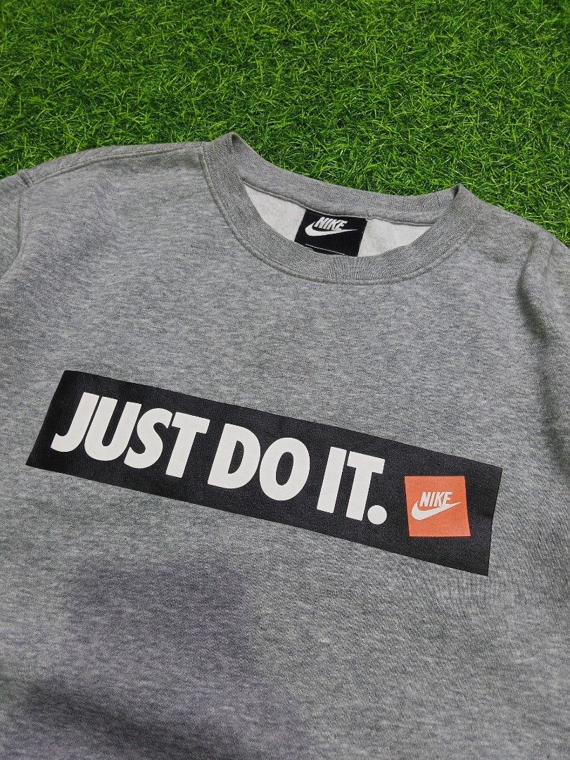 NIKE JUST DO IT GREY SWEATER (Category: Hoodies) located in Toledo. Submitted by rare_district (Listing ID 1460909426, Image 3). Description: As New Condition No issue Size S on tag Width - 21 Length - 26 Color Rate 9.8/10 Plus sf💸.