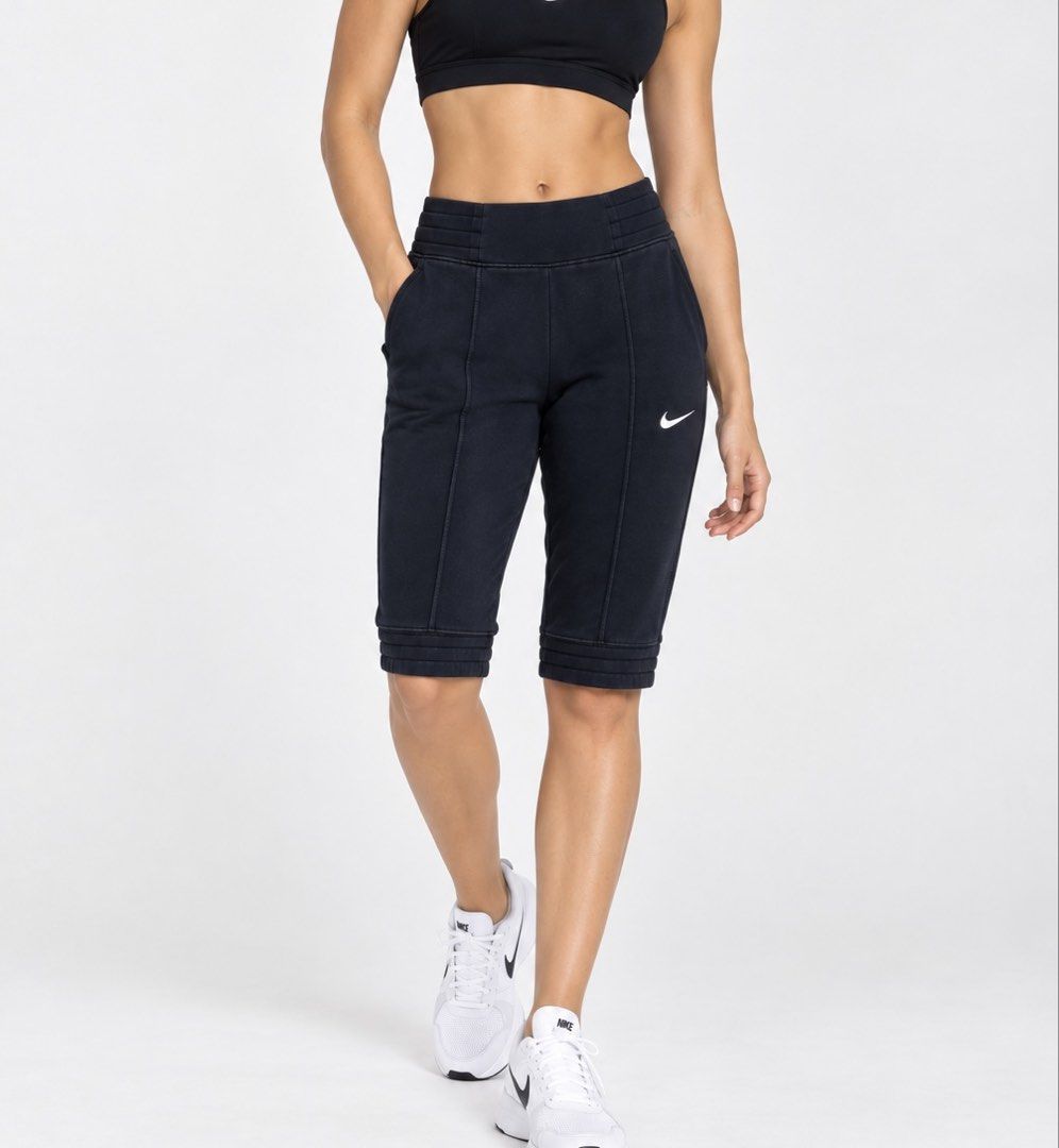 Nike Knee-Length Capri Athletic Pants (Category: Other Bottoms) located in Pasig City. Submitted by shopsmart.mnl (Listing ID 1460867192, Image 1). Description: Excellent condition Fits up to 28” Length 23”.