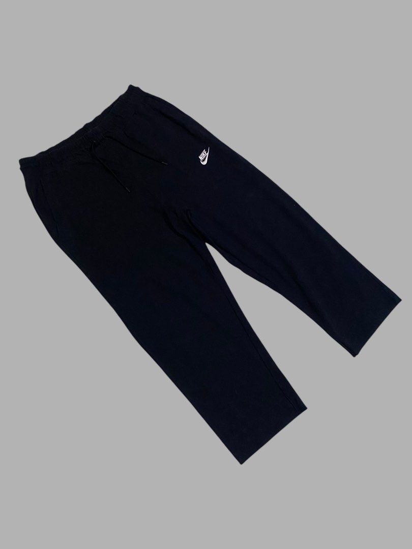 Nike Navy Blue Jogger Pants (Category: Joggers) located in San Jose del Monte. Submitted by kidfromnclb (Listing ID 1460739010, Image 1). Description: - 10/10 CONDITION - 10/10 COLOR RATE - NO ISSUE L34 W19 LEGHOLE:9 SMALL ON TAG FIT TO MEDIUM + SF .